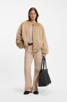 Chaqueta bomber relaxed fit reversible en sat&eacute;n y pelo sint&eacute;tico, Beige claro