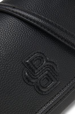 Bolso cruzado de piel sint&eacute;tica granulada con monograma Double&nbsp;B, Negro