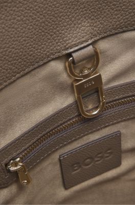 Sac seau en cuir avec garnitures en m&eacute;tal dor&eacute;, Marron