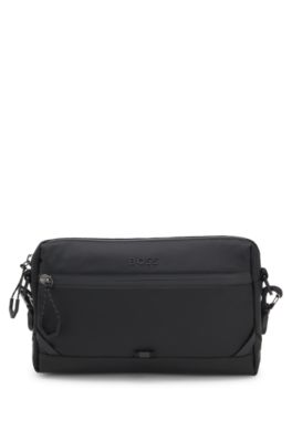 Bolso cruzado de piel sint&eacute;tica con logo reflectante, Negro