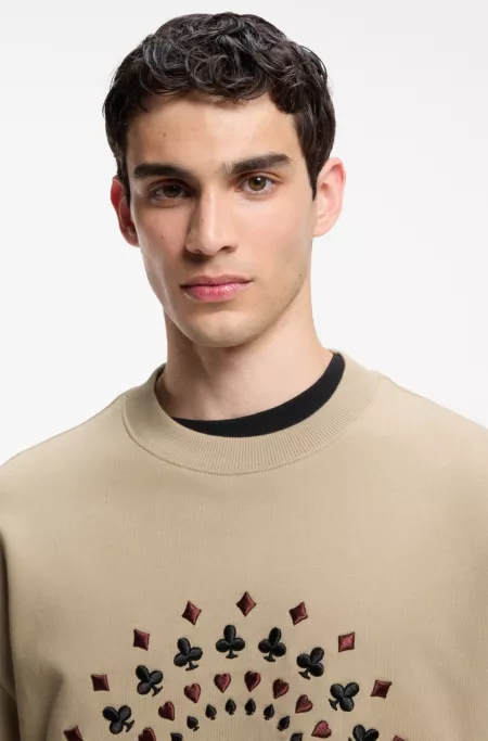 Relaxed-fit sweatshirt with embroidered artwork on the chest