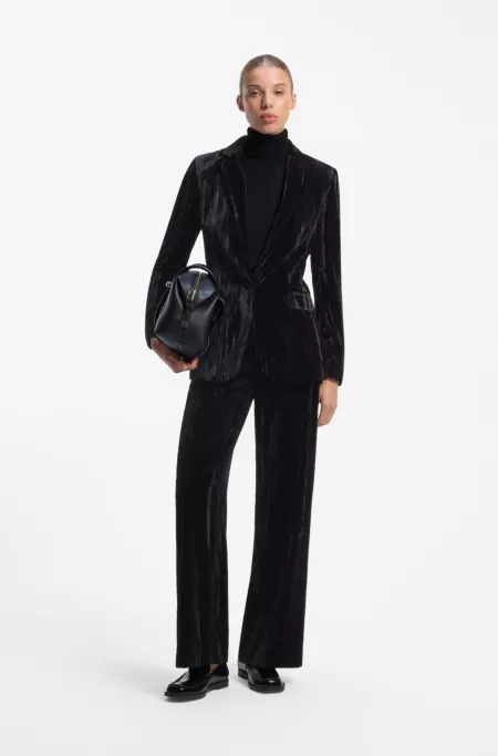 Single-button velvet blazer in a regular fit