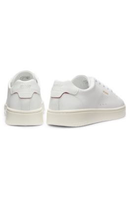 Deportivas de piel de napa con logo en tono dorado, Blanco