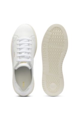 Deportivas de piel de napa con logo en tono dorado, Blanco
