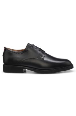 Souliers &agrave; la&ccedil;age ouvert en cuir avec d&eacute;tails perfor&eacute;s, Noir