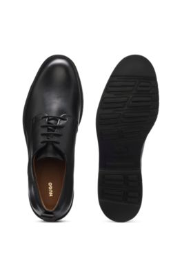 Souliers &agrave; la&ccedil;age ouvert en cuir avec d&eacute;tails perfor&eacute;s, Noir