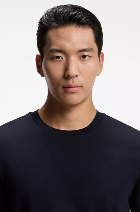 T-shirt crafted from a cotton-wool blend