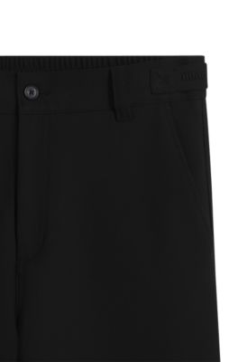 Pantalones straight-fit de tejido el&aacute;stico t&eacute;cnico, Negro
