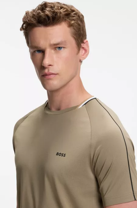 Active slim-fit T-shirt with signature-stripe collar
