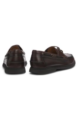 Mocassins bateau en cuir avec logo gaufr&eacute;, Marron fonc&eacute;