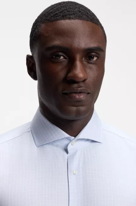 Slim-fit shirt in wrinkle-resistant structured cotton