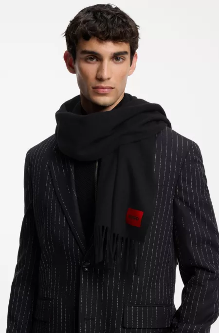 Versatile woven scarf in a wool blend