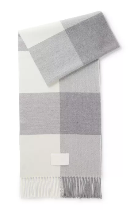 Fringed scarf in Glen plaid wool