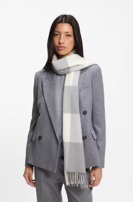 Fringed scarf in Glen plaid wool