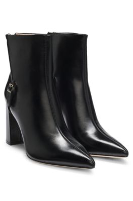 Botas de piel brillante con puntera afilada y detalle de hebilla, Negro