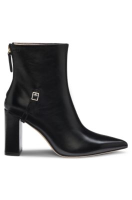 Botas de piel brillante con puntera afilada y detalle de hebilla, Negro