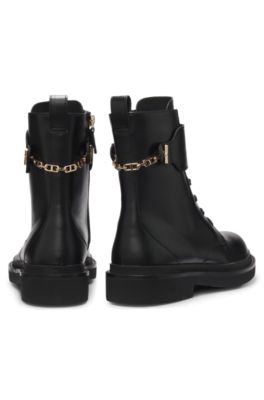 Bottines &agrave; lacets en cuir avec d&eacute;tails m&eacute;talliques dor&eacute;s, Noir
