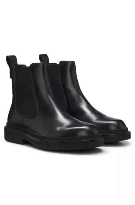 Leather Chelsea boots with gold-tone Double B monogram