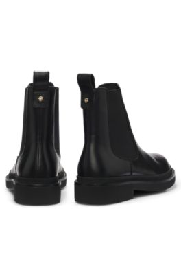 Leather Chelsea boots with gold-tone Double B monogram, Black