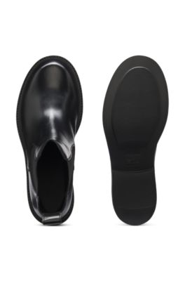 Leather Chelsea boots with gold-tone Double B monogram, Black