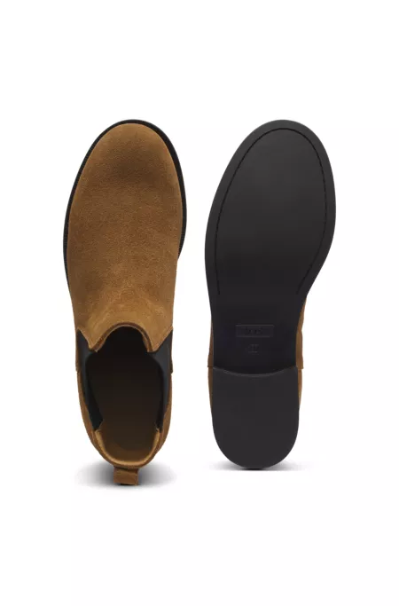 Suede Chelsea boots with Double B hardware