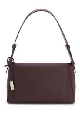Shoulder bag in grained leather with logo plaque, Light Purple