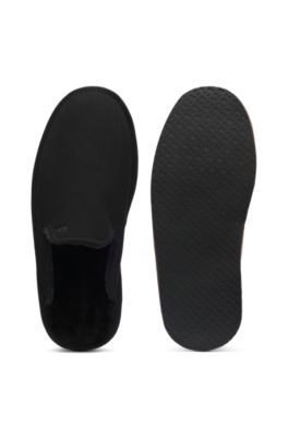 Zapatillas de casa sin cordones con forro de piel de cordero y detalle de logo, Negro