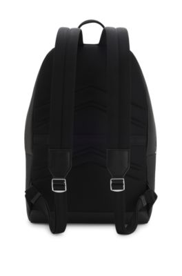 Mochila de piel sint&eacute;tica con banda trasera para trolley, Negro
