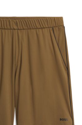 Active shorts que absorben la humedad, Marr&oacute;n