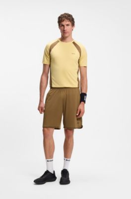 Active shorts que absorben la humedad, Marr&oacute;n