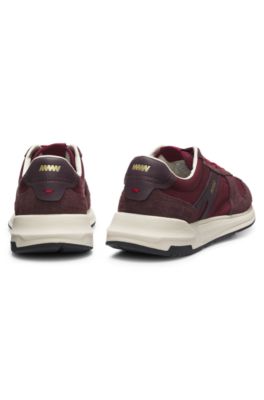 Deportivas con ribetes de ante y detalles de logo, Rojo claro