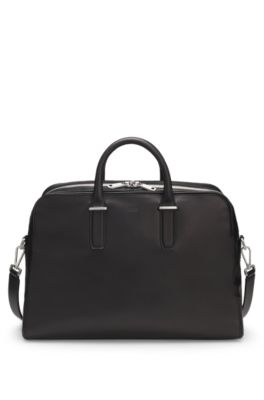 D&eacute;fil&eacute; BOSS : le sac de voyage en cuir avec logo en relief, Noir