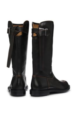 Botas de piel, Negro
