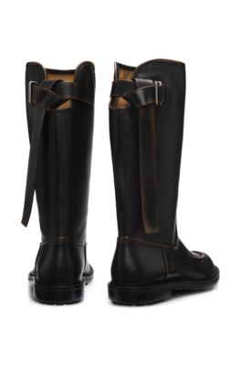 Botas de piel, Negro
