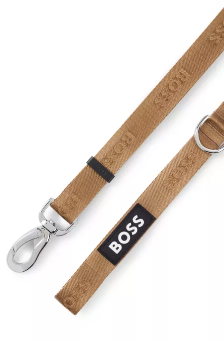 Dog lead with woven logo detailing
