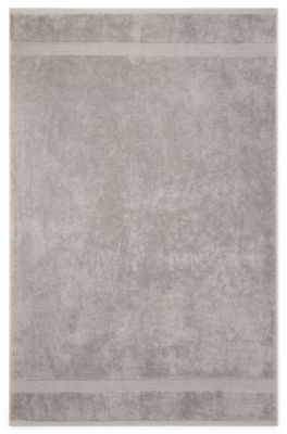 Toalla de ba&ntilde;o extragrande de algod&oacute;n en color plata con logo bordado a tono, Plata