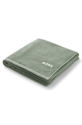 Cotton bath towel with contrast embroidered logo, Dark Green