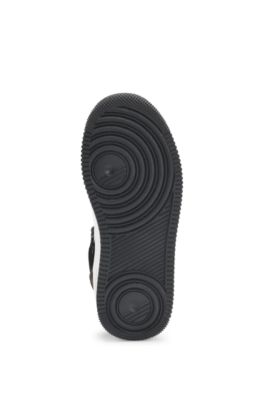 Deportivas para ni&ntilde;os en mezcla de materiales con ribetes de malla, Blanco