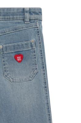 Jeans para ni&ntilde;as de denim el&aacute;stico azul con logo bordado, Fantas&iacute;a