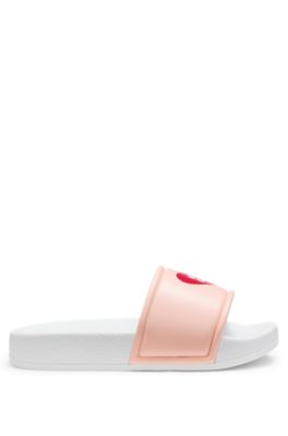 Chanclas para ni&ntilde;os de piel sint&eacute;tica con logo estampado en forma de coraz&oacute;n, Rosa claro