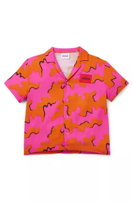Kids' shirt with red logo label and seasonal print