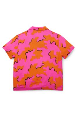 Kids' shirt with red logo label and seasonal print, Patterned