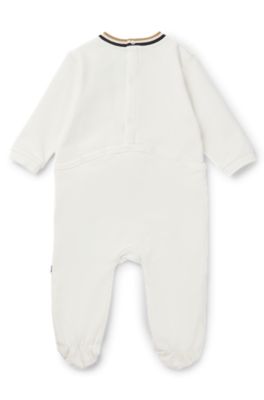 Gift-boxed sleepsuit and hat set for babies, White