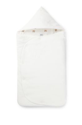 Baby nest in cotton with red-panda artwork, White