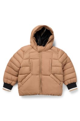 Chaqueta acolchada para ni&ntilde;os con insignia de logo de efecto goma, Marr&oacute;n