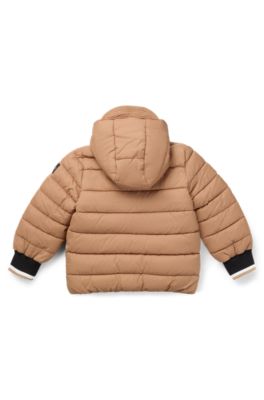 Chaqueta acolchada para ni&ntilde;os con insignia de logo de efecto goma, Marr&oacute;n