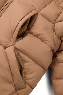 Chaqueta acolchada para ni&ntilde;os con insignia de logo de efecto goma, Marr&oacute;n