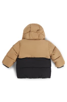 Chaqueta acolchada con capucha para ni&ntilde;os en dise&ntilde;o de bloques de color, Marr&oacute;n