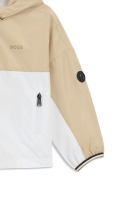 Cazadora cortavientos con capucha para ni&ntilde;os con bloques de color y detalles de logo, Beige