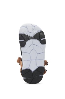 Sandalias para ni&ntilde;os con tiras con cierre por contacto con detalles de la marca, Negro